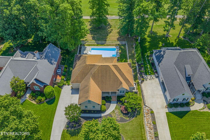 Property Photo: 680 Oak Chase Blvd TN 37772