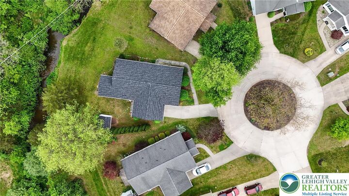 Property Photo: 860 Trestle Court PA 17963