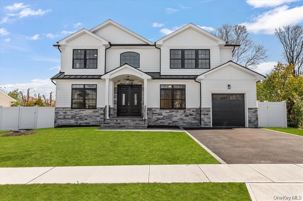 Property Photo:  10 Lee Place  NY 11804 