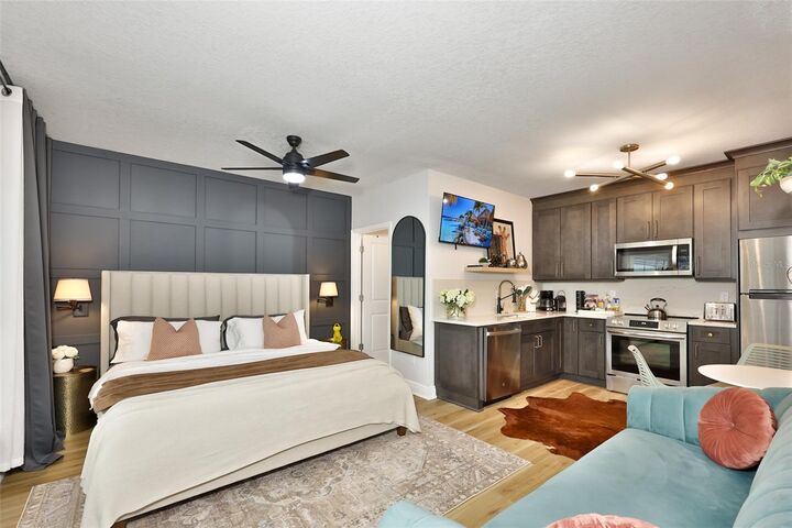 Property Photo:  405 S Westland Avenue 4  FL 33606 