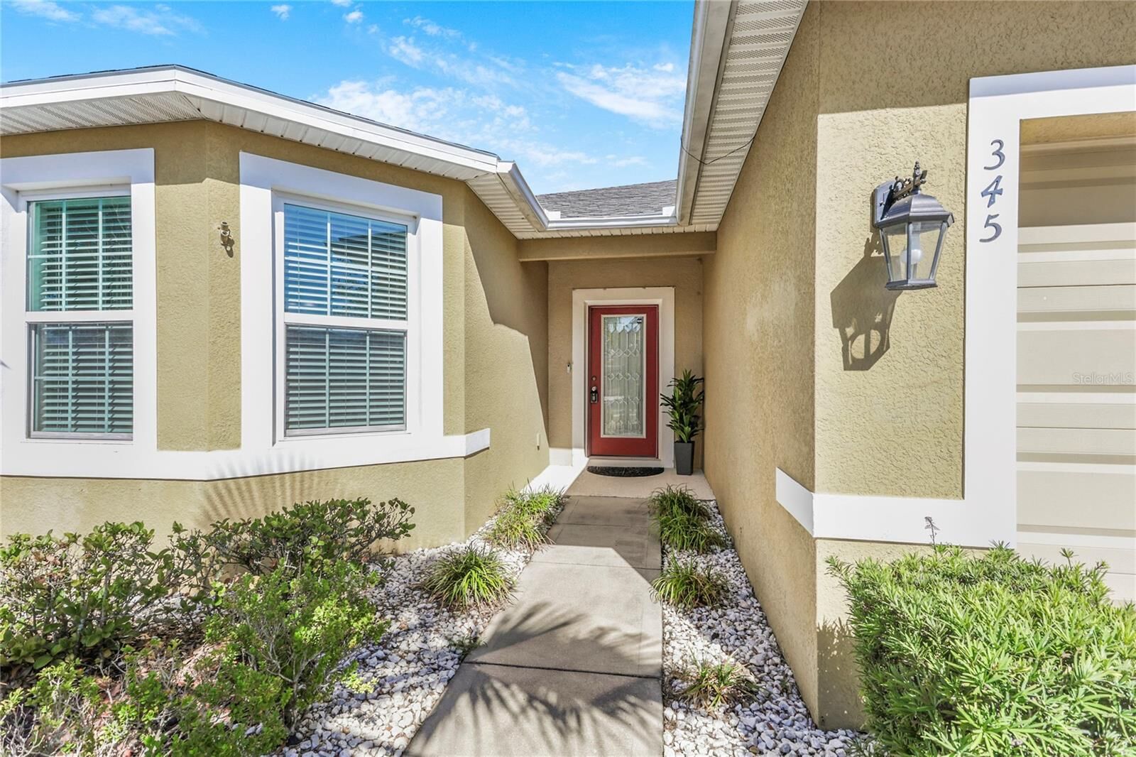 Property Photo:  345 Red Kite Dr  FL 34736 