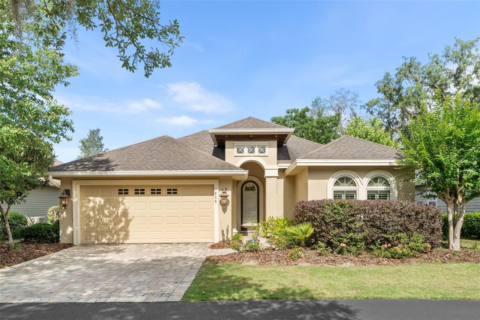 Property Photo:  