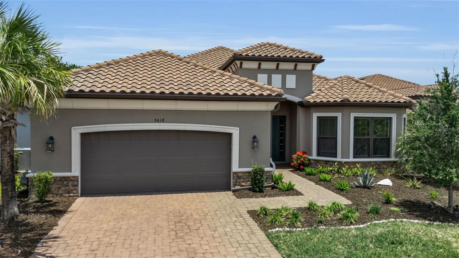 Property Photo:  5618 Caserta Court  FL 34221 