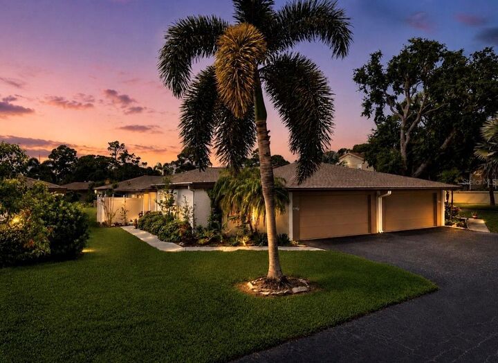 Property Photo: 3506 Auburn Court 230 FL 34231