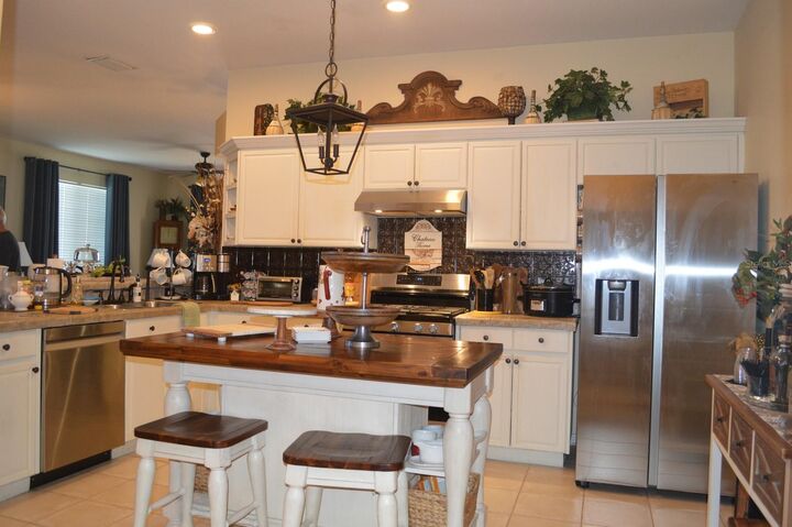 Property Photo: 30114 Emmetts Court FL 33543