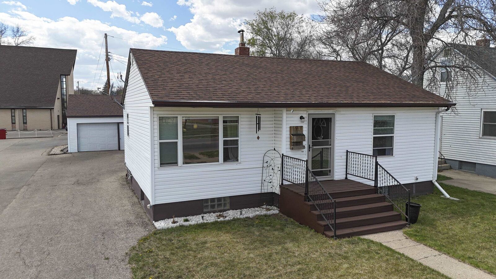 Property Photo:  519 16th St NW  ND 58701 
