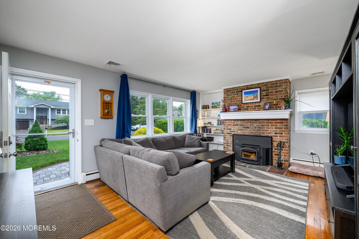 Property Photo:  7 Boxwood Terrace  NJ 08755 