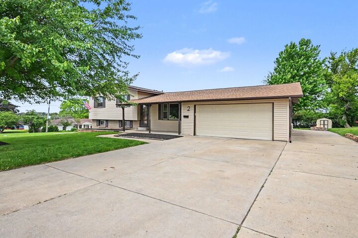Property Photo:  2 Briarcliff Road  IL 60538 