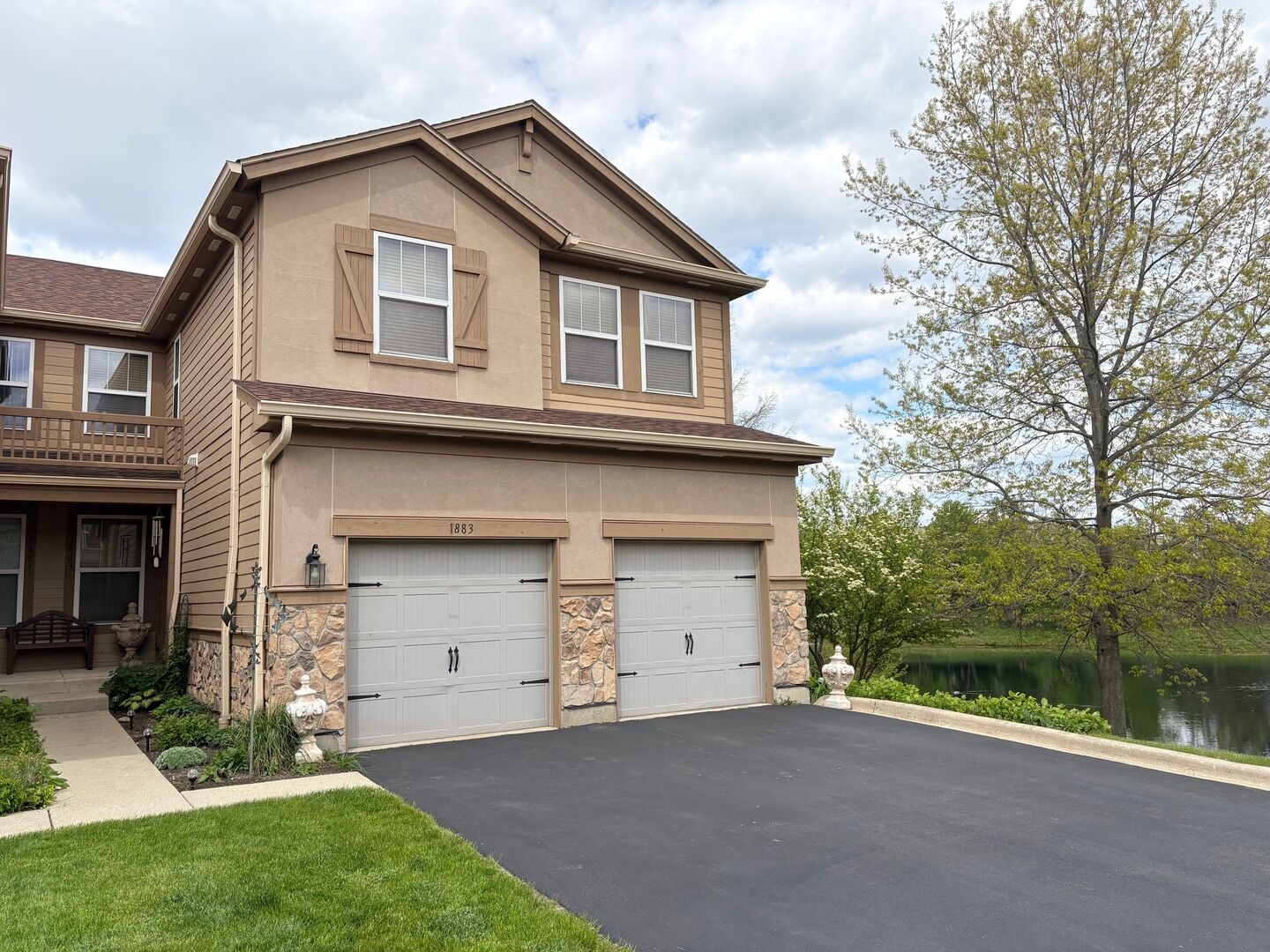 Property Photo:  1883 Crenshaw Circle  IL 60061 