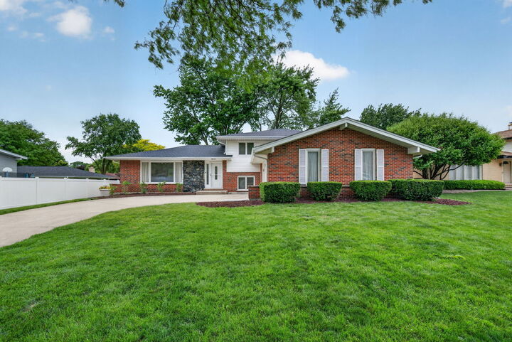 Property Photo:  8632 Clifford Drive  IL 60561 