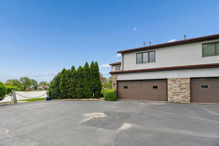 Property Photo:  19726 Lake Shore Drive Court  IL 60411 