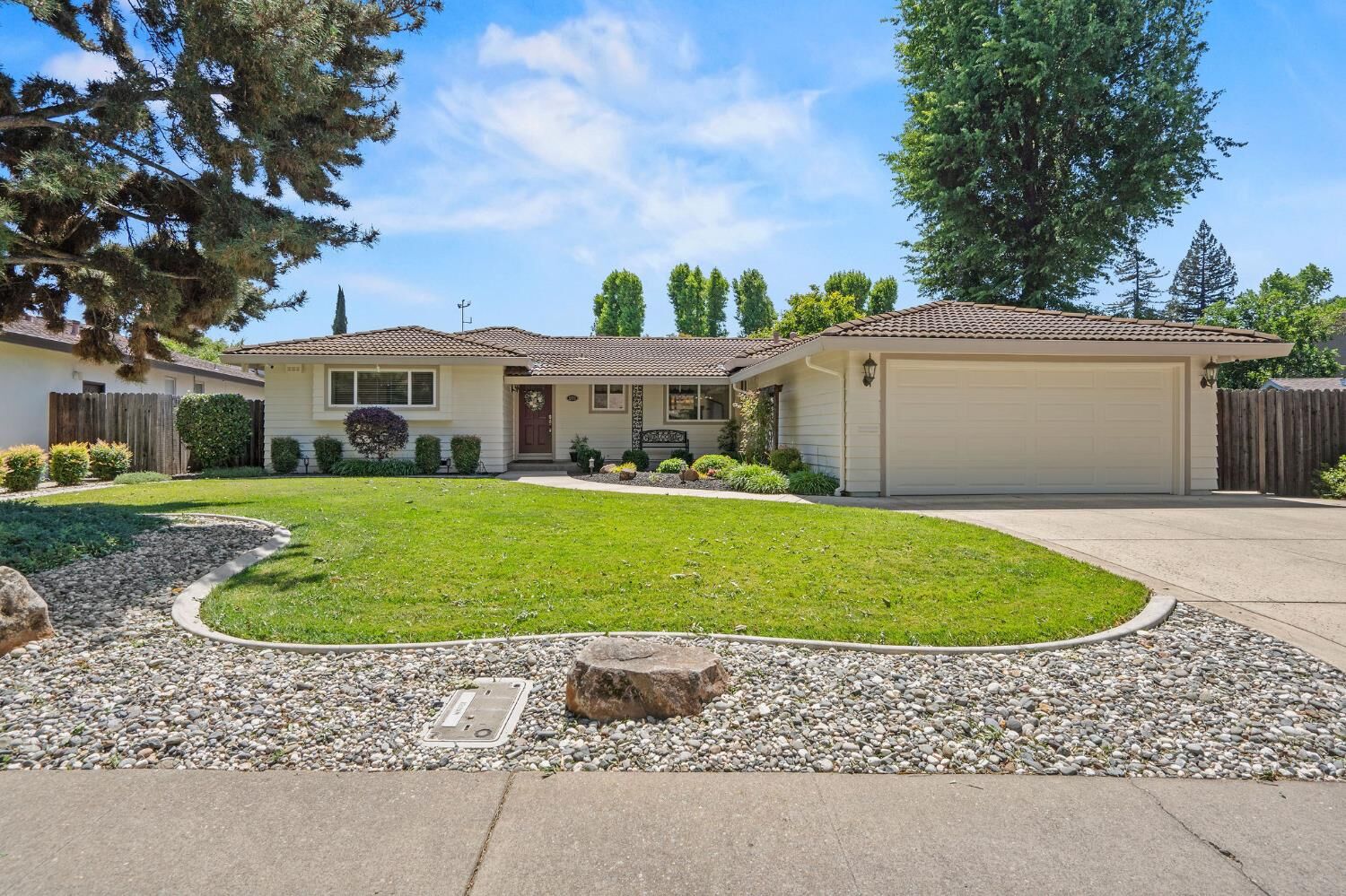 Property Photo:  978 Greenhurst Way  CA 95831 