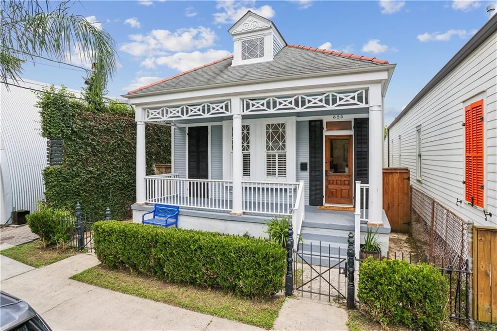 Property Photo:  625 Desire Street  LA 70117 