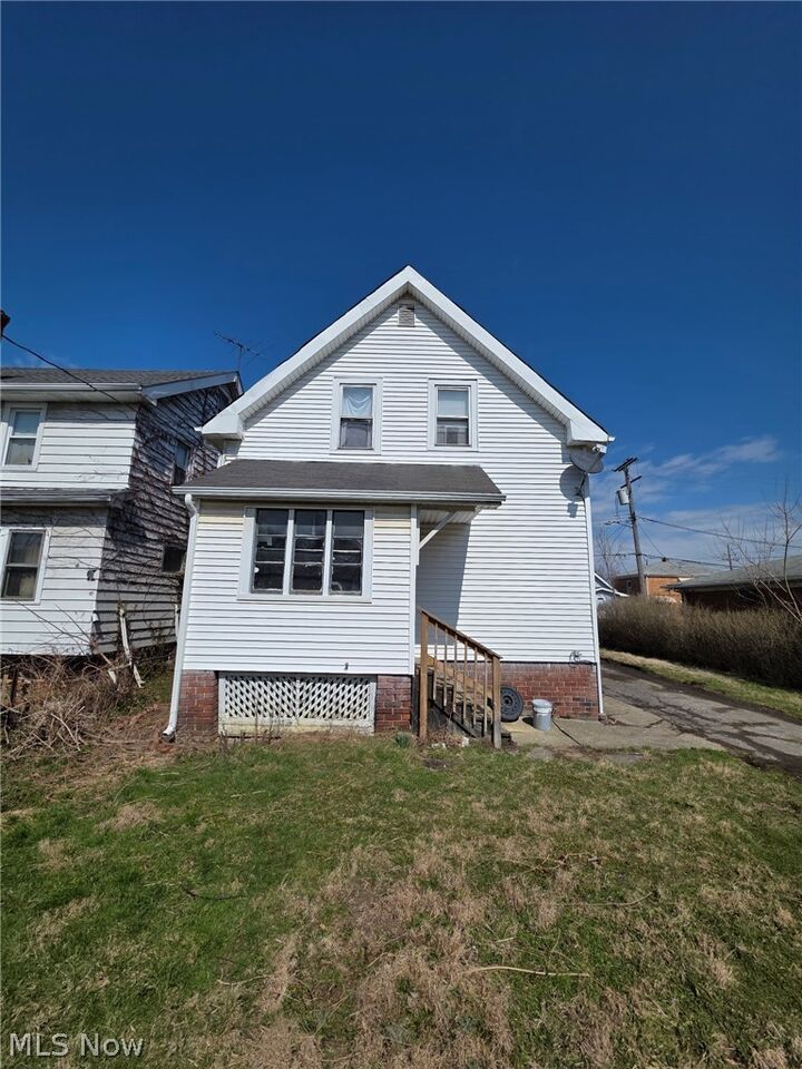 Property Photo:  19806 Shawnee Avenue  OH 44119 