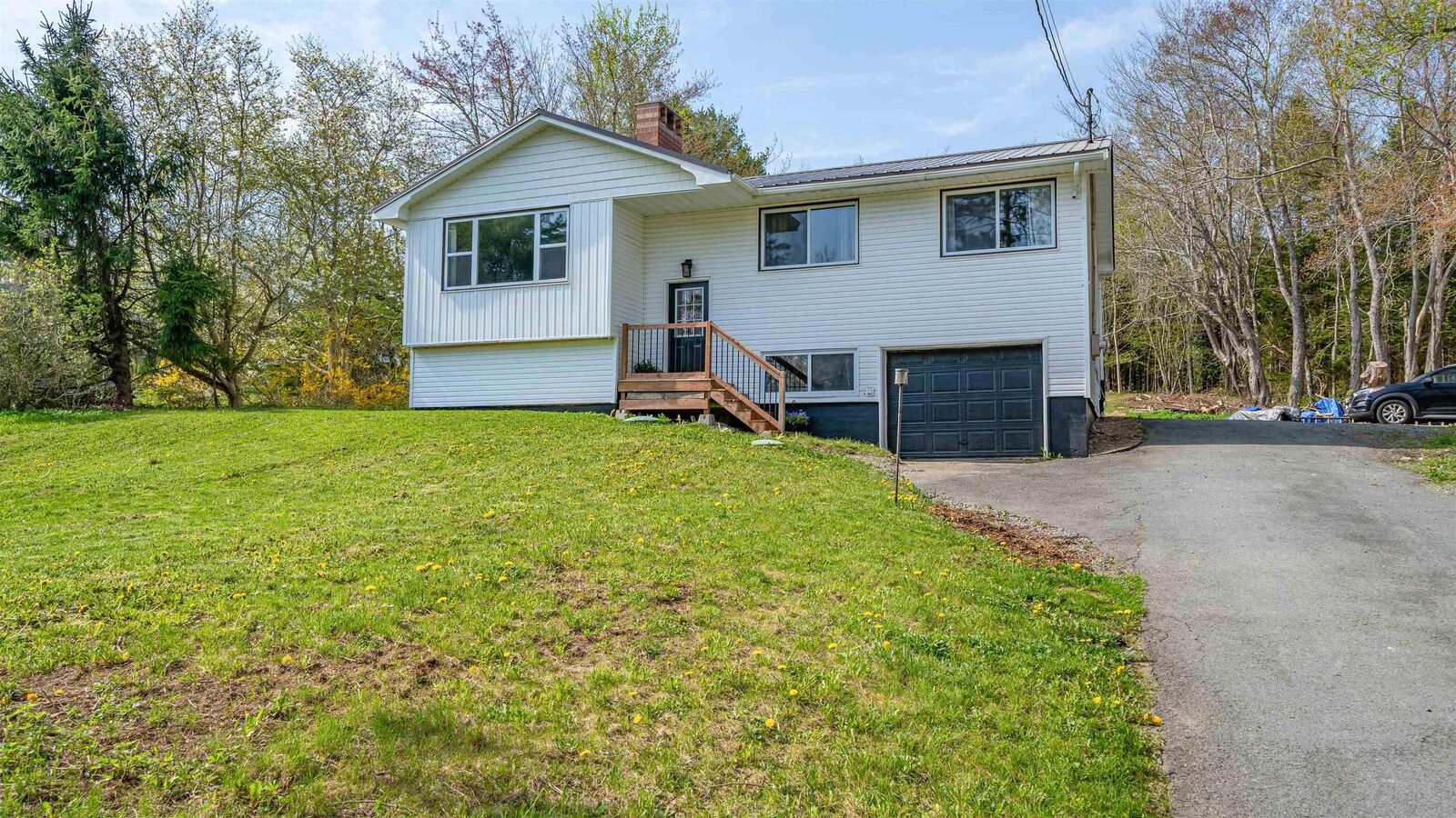 Property Photo:  2216 Sackville Drive  NS B4E 3C7 