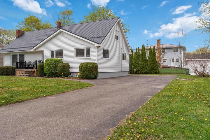 Property Photo:  15 Exhibition Street  NS B4N 1B9 