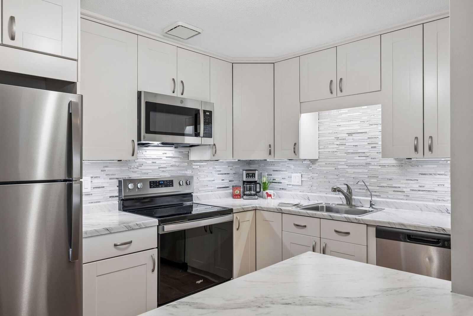 Property Photo:  1000 41st Avenue NE 119  MN 55421 