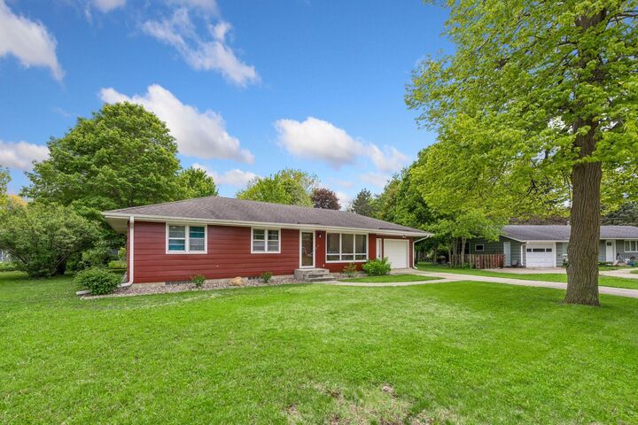 Property Photo:  8 Central Lane  MN 55057 