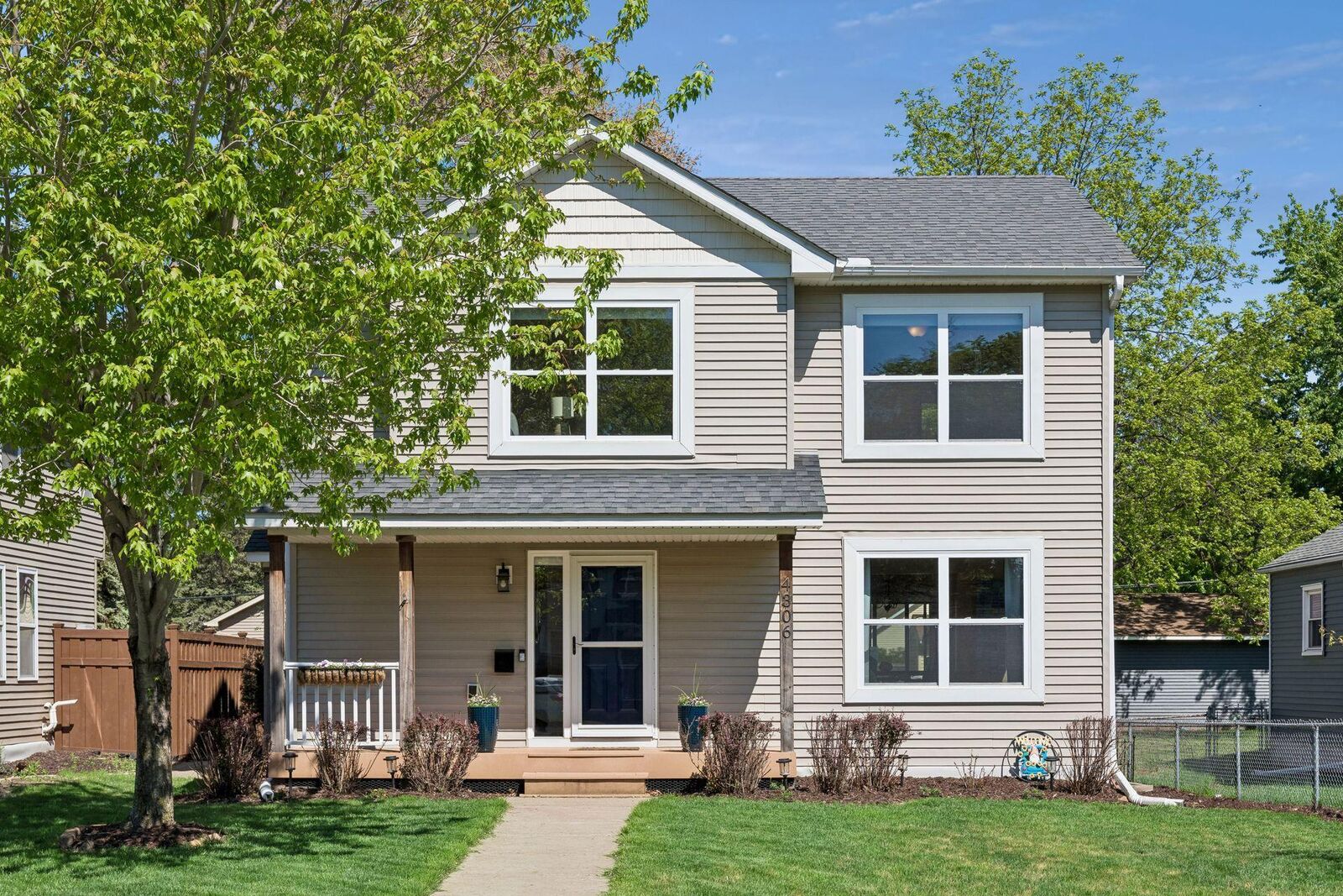 Property Photo:  4306 Zane Avenue N  MN 55422 