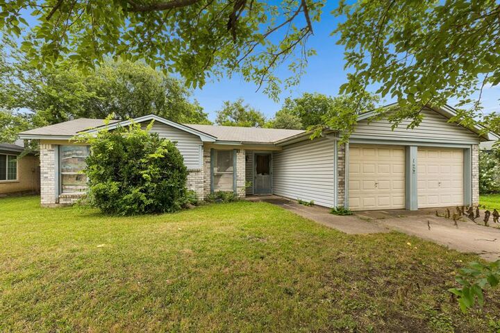 Property Photo:  122 Cimarron Lane  TX 76014 