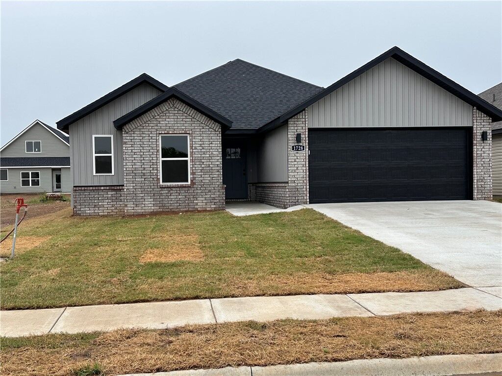 Property Photo:  1728 Gerald Shay Road  AR 72734 