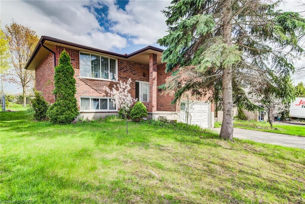 Property Photo: 28 Wordsworth Place ON N2B 3L1