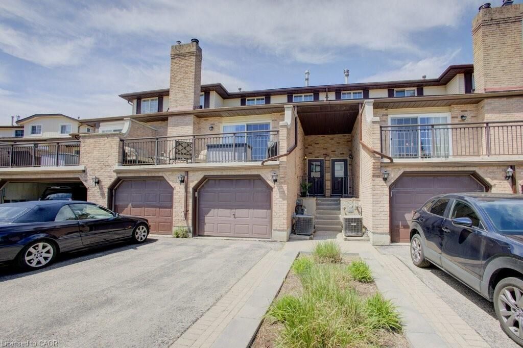 Property Photo: 464 Beechwood Place 3 ON N2T 1Z2