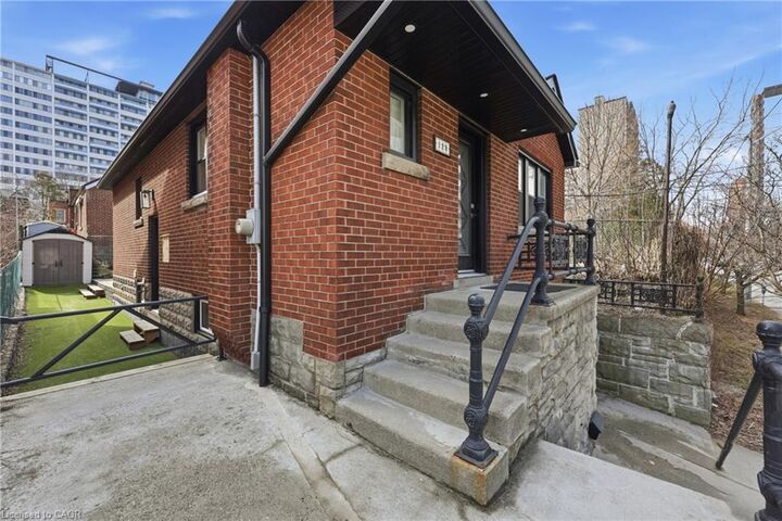 Property Photo:  129 Jackson Street W  ON L8P 1L8 