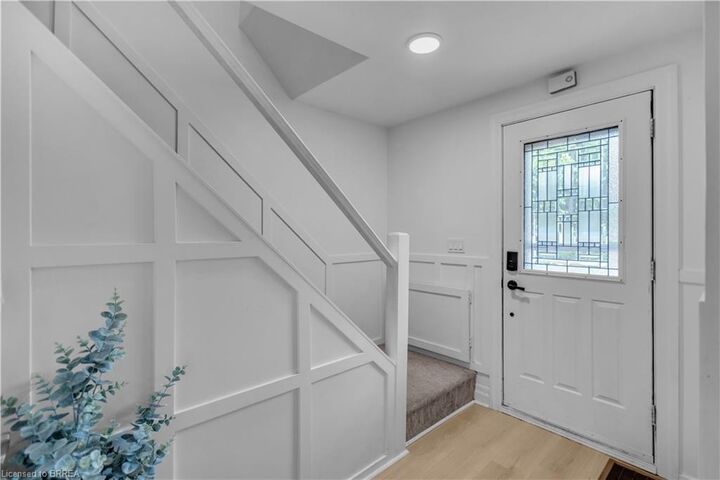 Property Photo:  9 Aylmer Street  ON N3S 6J7 