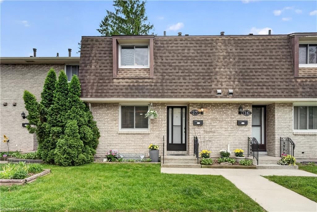 Property Photo:  50 Lakeshore Road 17  ON L2N 6P8 
