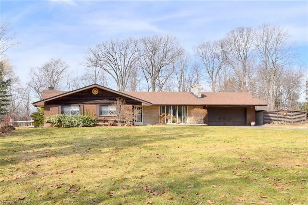 Property Photo:  938 Courtland Drive  ON L9G 3L1 