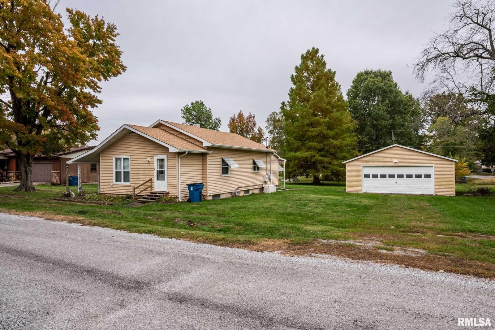 Property Photo:  308 W Flora Street  IL 62891 