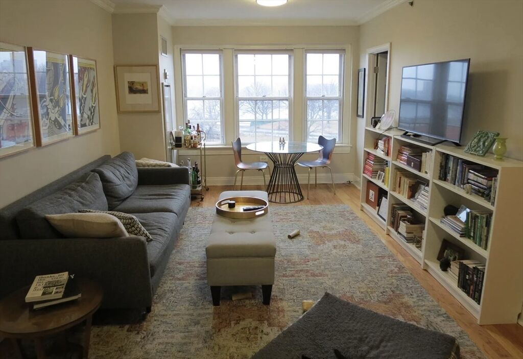 Property Photo: 534 Beacon Street 406 MA 02215
