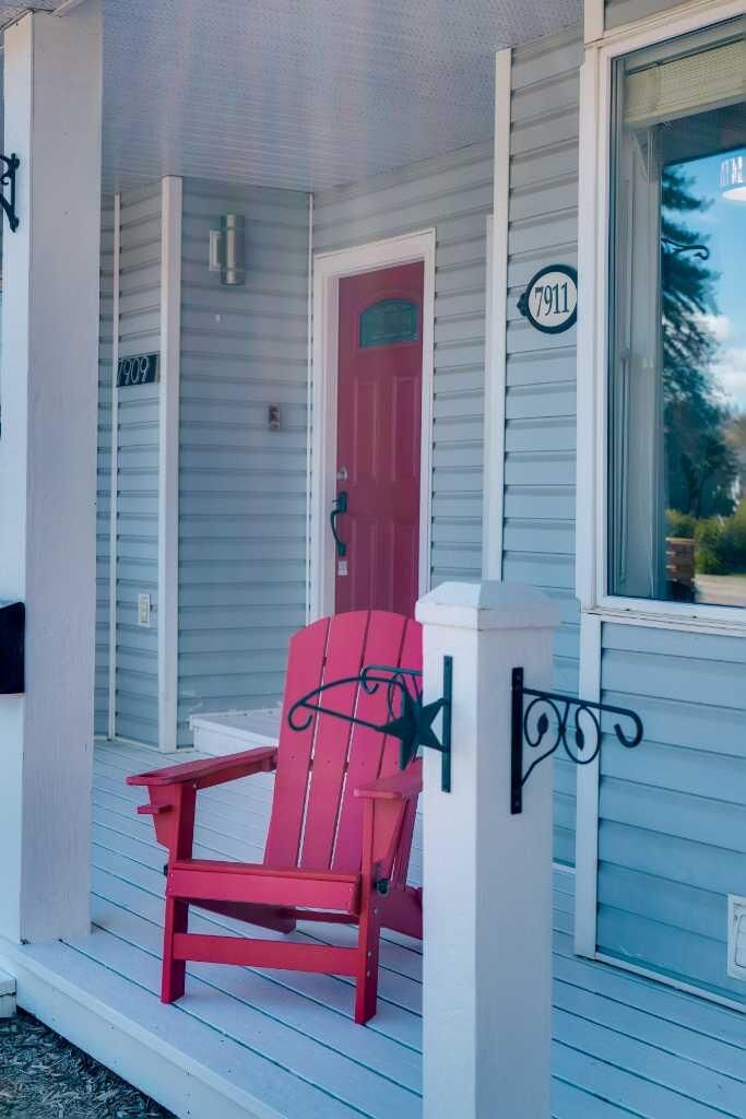 Property Photo: 7911 47 Avenue NW AB T3B 1Z2