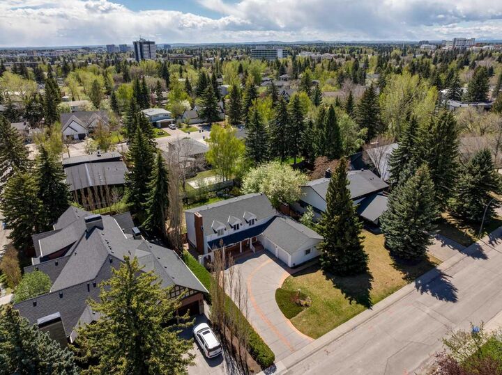 Property Photo:  1207 Baldwin Crescent SW  AB T2V 2B6 