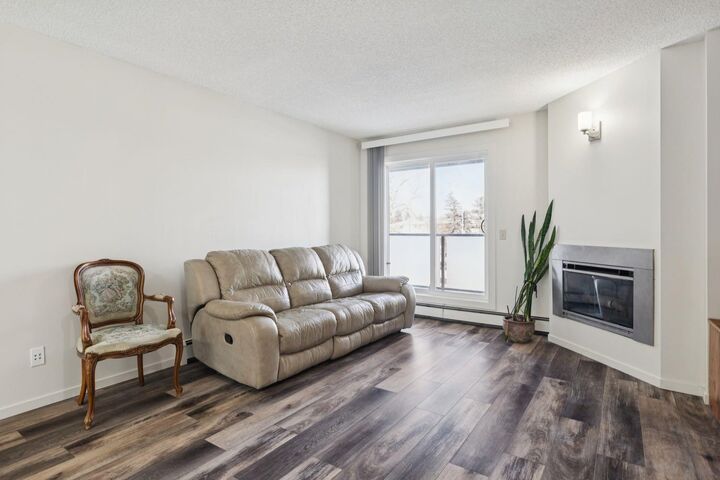 Property Photo:  2034 Edenwold Heights NW 34  AB T3A 3Y2 