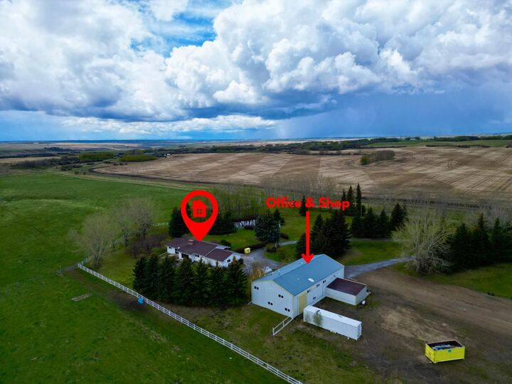Property Photo:  273216 Range Road 23  AB T4B 2A3 