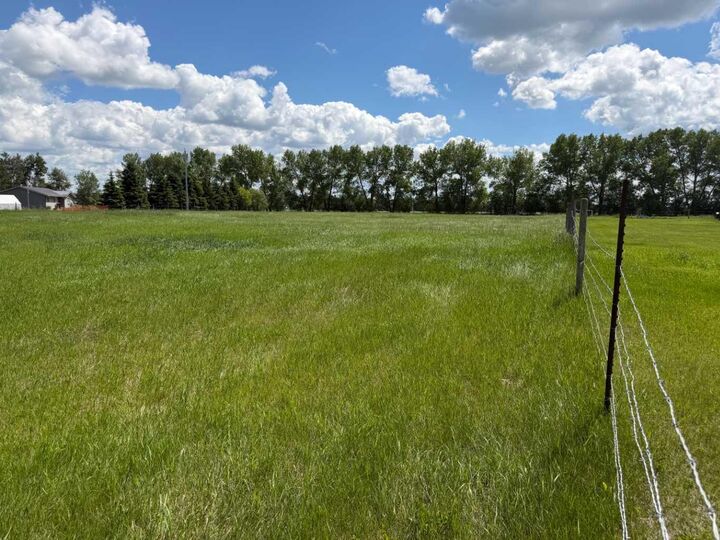Property Photo: On Township Road 432 AB T4J 1R2