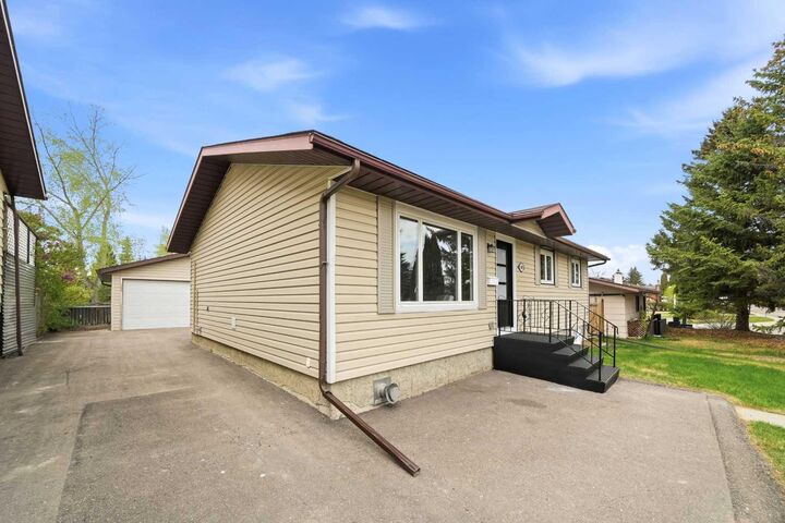 Property Photo:  105 Cunningham Crescent  AB T4P 2S2 