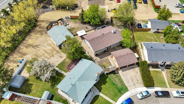 Property Photo: 23 Newcombe Crescent AB T4P 1T9