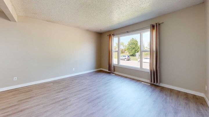 Property Photo: 7006 93A Street AB T8V 6C8