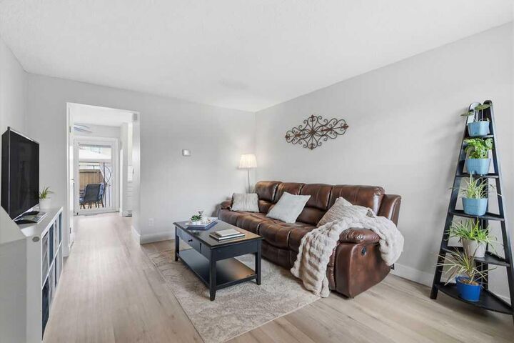 Property Photo:  123 Queensland Drive SE 102  AB T2J 5J4 