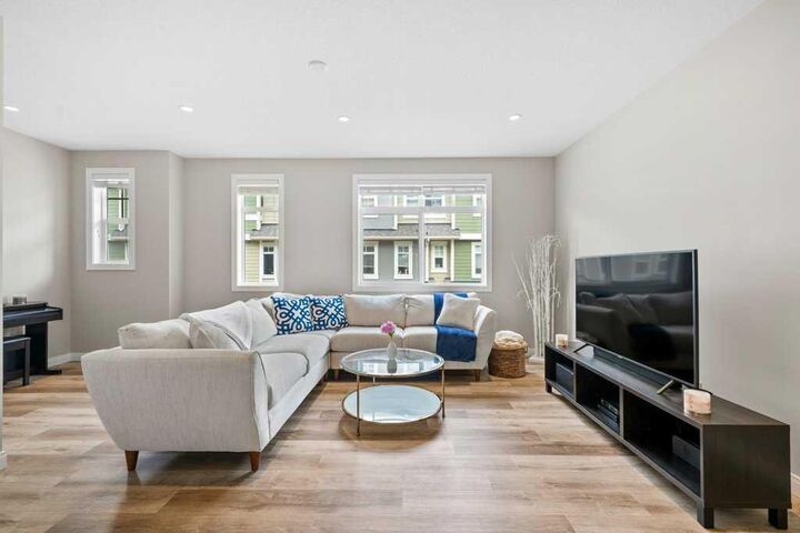 Property Photo: 205 Wentworth Row SW AB T3H 1Y1