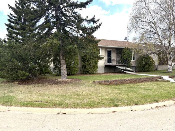 Property Photo: 5602 47 Avenue W AB T0B 1N0