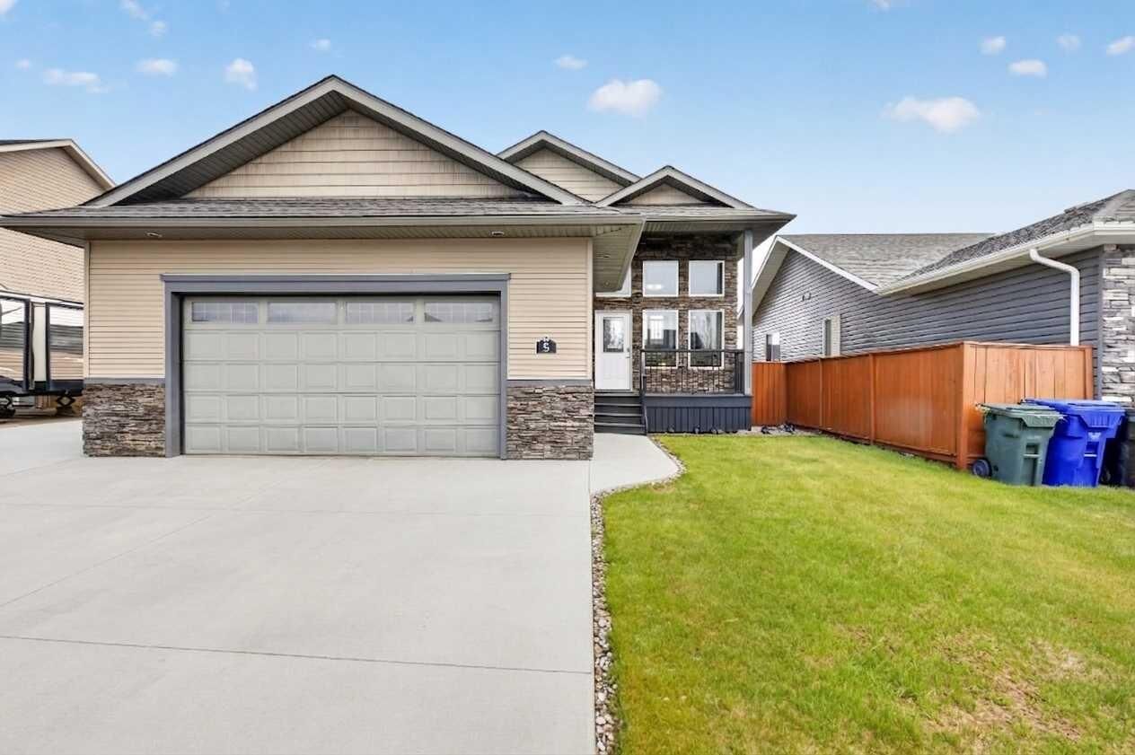 Property Photo: 5 Vera Close AB T4H 0C3