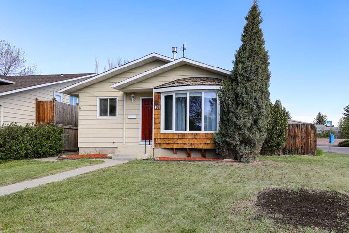 Property Photo: 101 Temple Boulevard W AB T1K 5K1