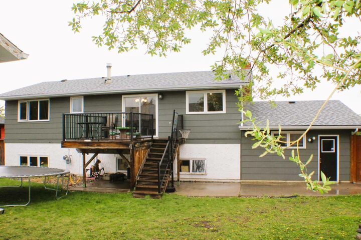 Property Photo: 31 Schofield Place AB T0K 1W0