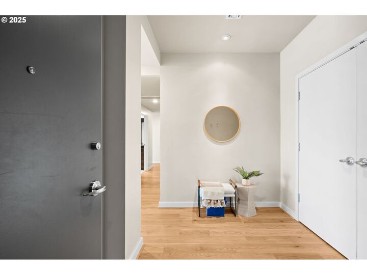 Property Photo: 1900 S River Dr N1004 OR 97201