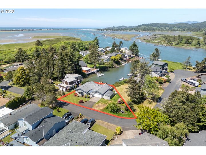 Property Photo: 9215 Trout Pl OR 97388