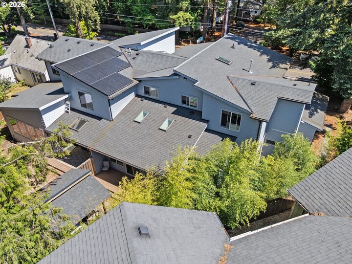 Property Photo: 5321 Lakeview Blvd OR 97035